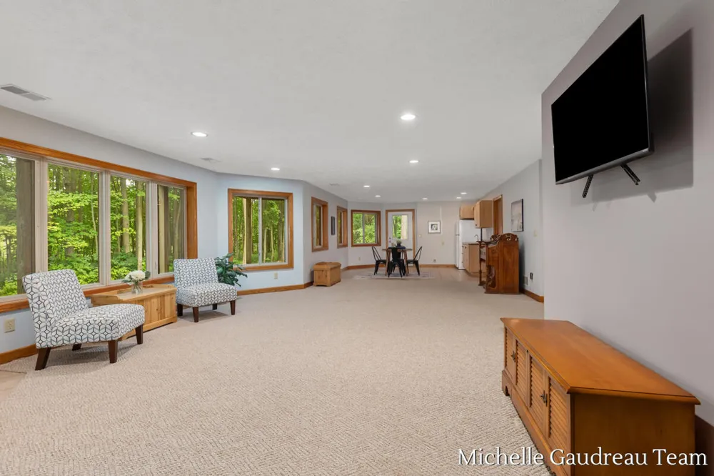 6244 Black Creek Drive Middleville, MI 49333