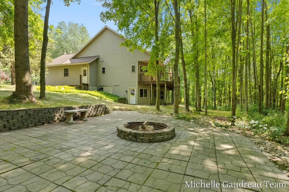 6244 Black Creek Drive Middleville, MI 49333