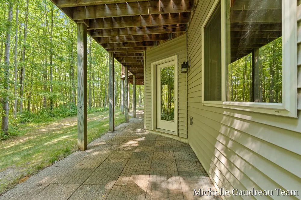 6244 Black Creek Drive Middleville, MI 49333