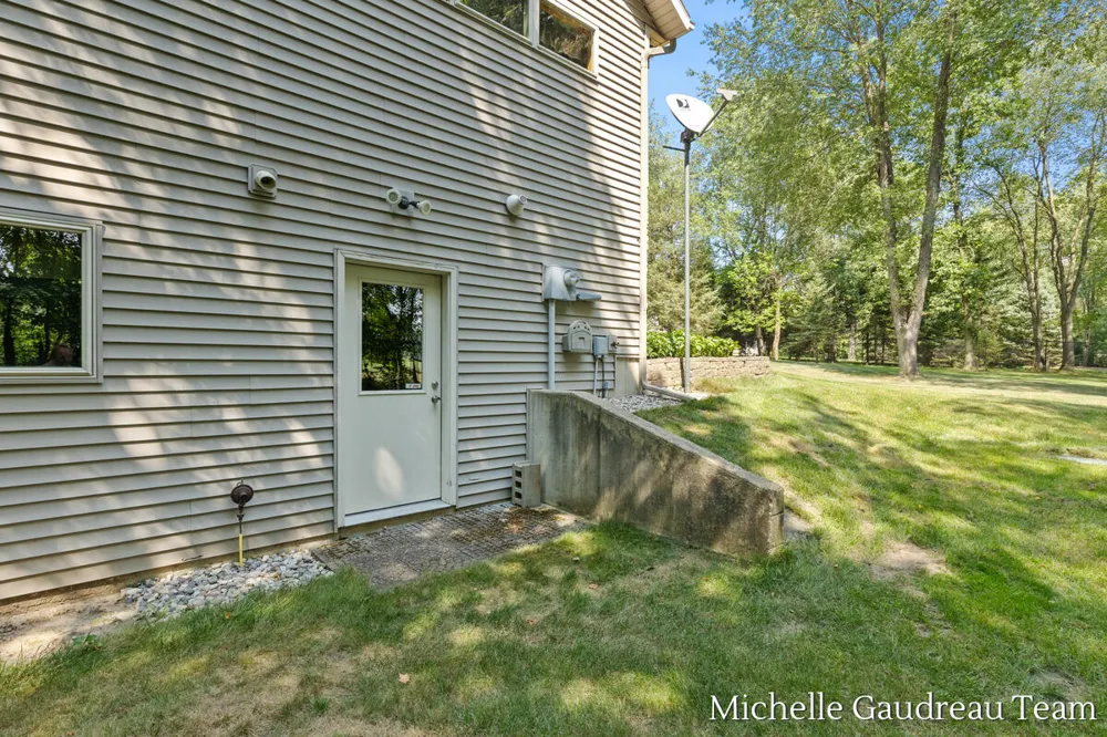 6244 Black Creek Drive Middleville, MI 49333
