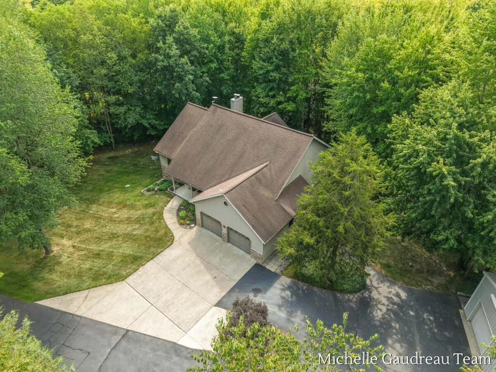 6244 Black Creek Drive Middleville, MI 49333