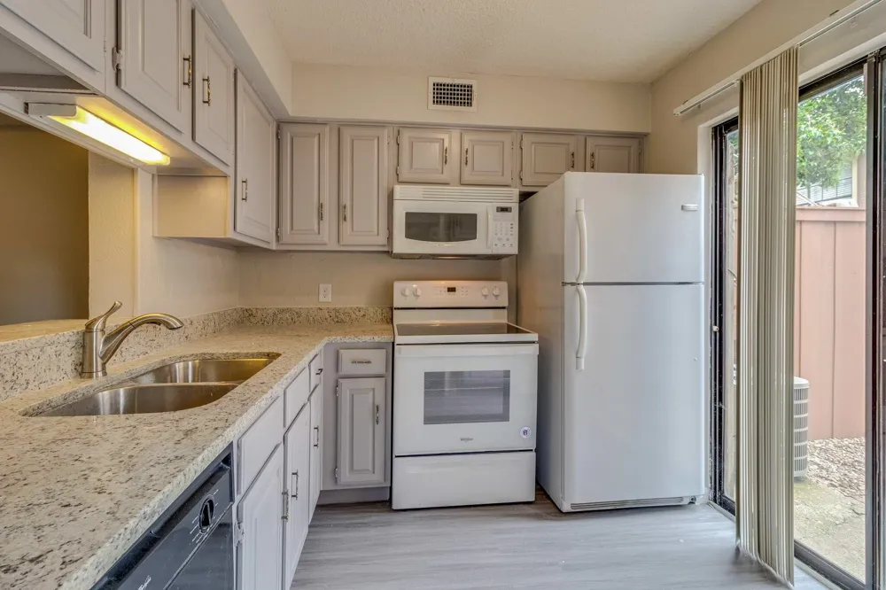 2620 Piedras #3 Irving, TX 75038