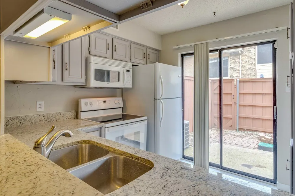 2620 Piedras #3 Irving, TX 75038