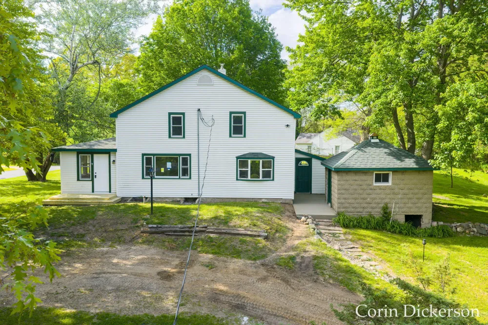 10860 Douglas Avenue Plainwell, MI 49080