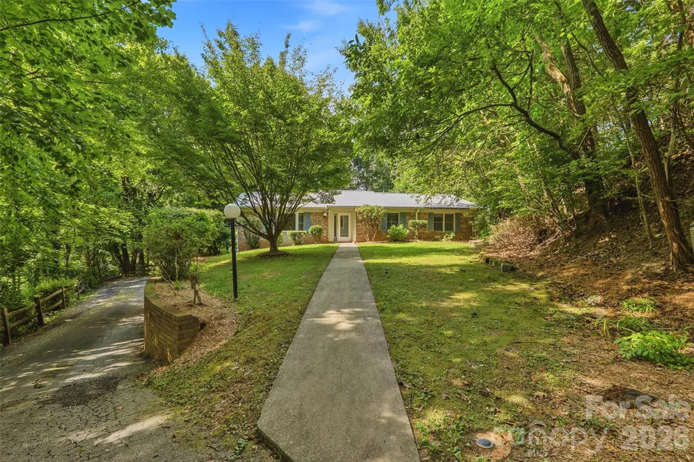 709 Forest Ridge Drive Hendersonville, NC 28791