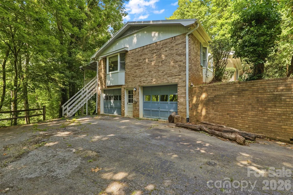 709 Forest Ridge Drive Hendersonville, NC 28791