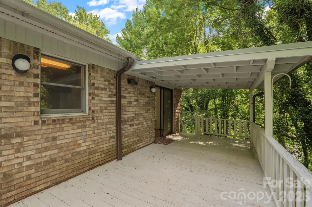 709 Forest Ridge Drive Hendersonville, NC 28791