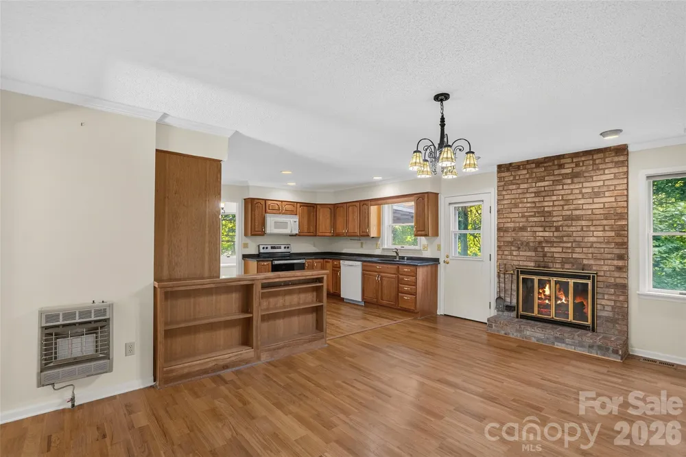 709 Forest Ridge Drive Hendersonville, NC 28791