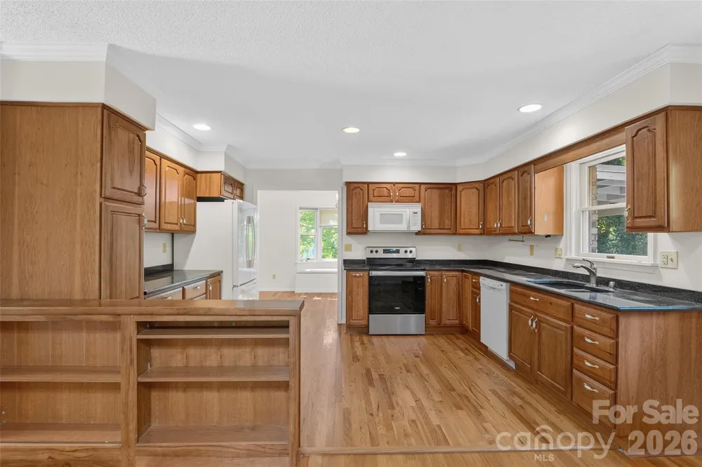 709 Forest Ridge Drive Hendersonville, NC 28791