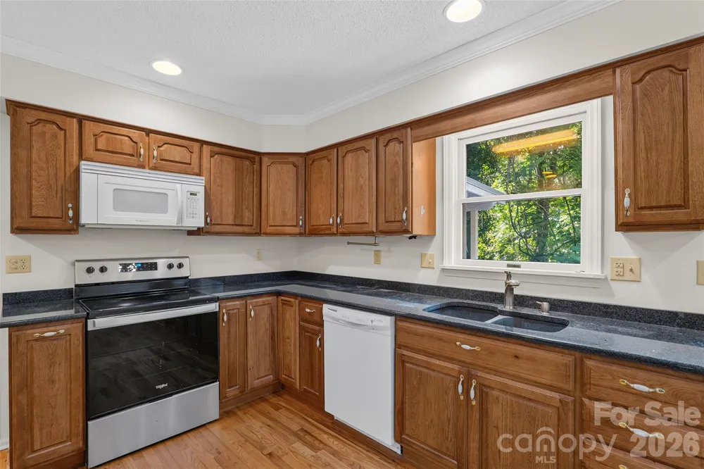 709 Forest Ridge Drive Hendersonville, NC 28791