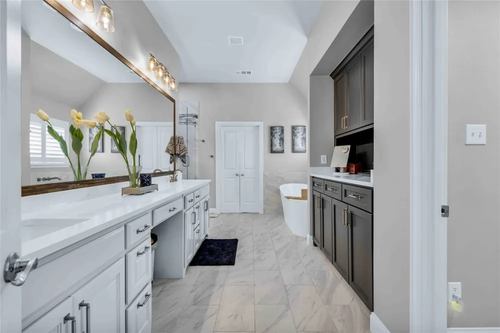 2217 Landoine Lane Lewisville, TX 75056