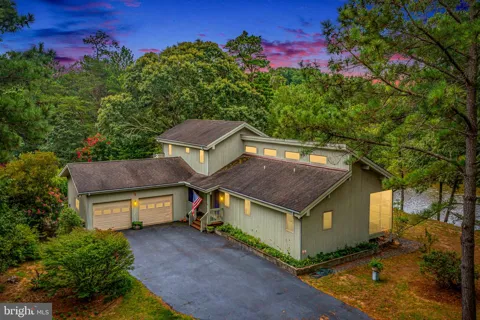 1394 STEAMBOAT LANE