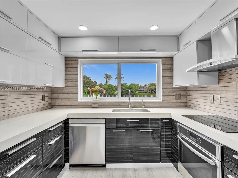 1385 NW 192nd Ter Pembroke Pines, FL 33029