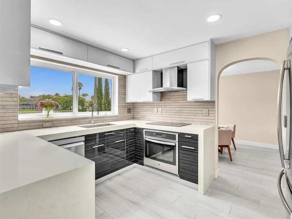 1385 NW 192nd Ter Pembroke Pines, FL 33029