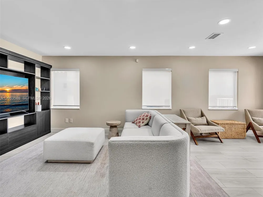 1385 NW 192nd Ter Pembroke Pines, FL 33029