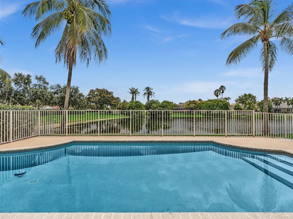 1385 NW 192nd Ter Pembroke Pines, FL 33029
