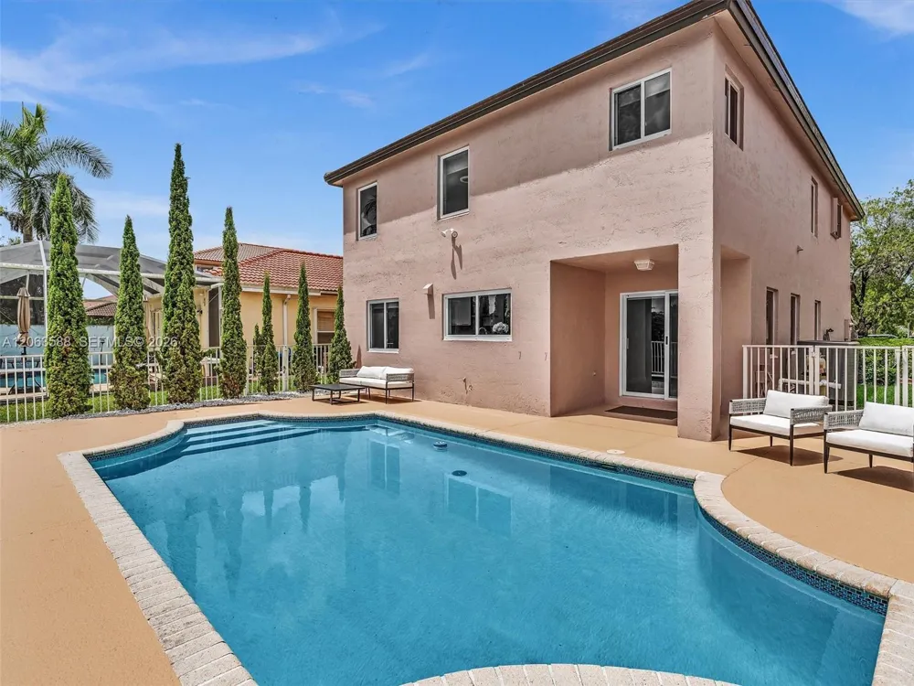 1385 NW 192nd Ter Pembroke Pines, FL 33029