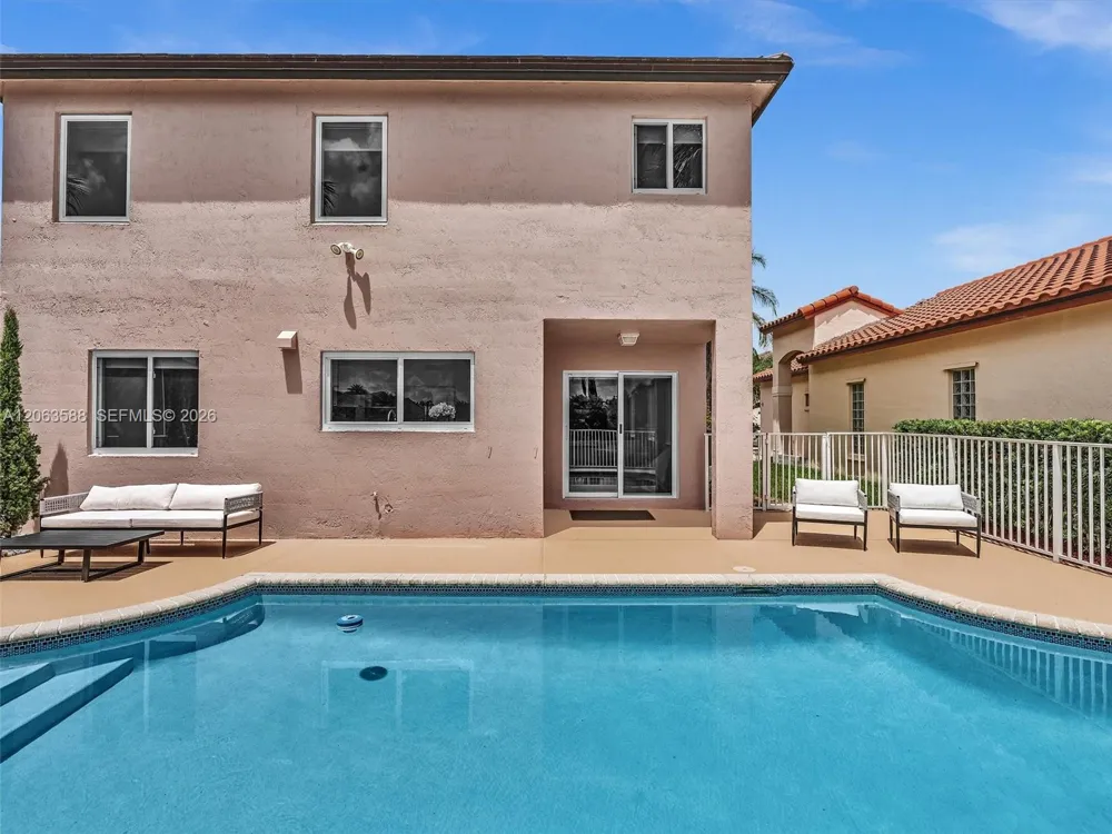 1385 NW 192nd Ter Pembroke Pines, FL 33029