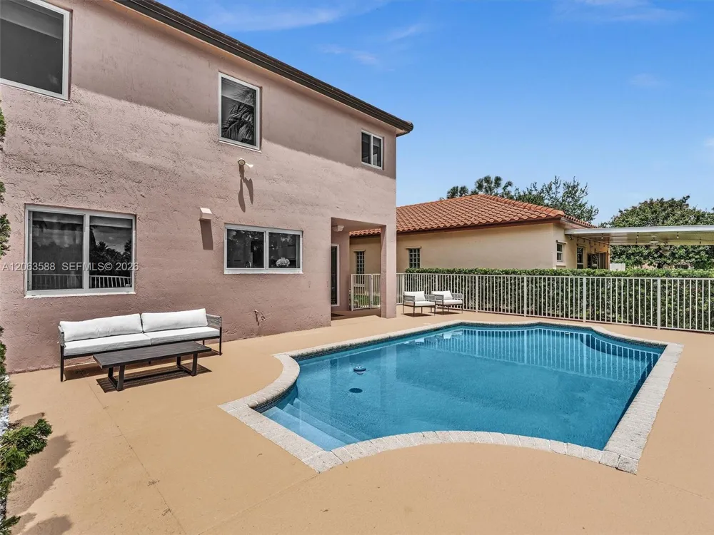 1385 NW 192nd Ter Pembroke Pines, FL 33029
