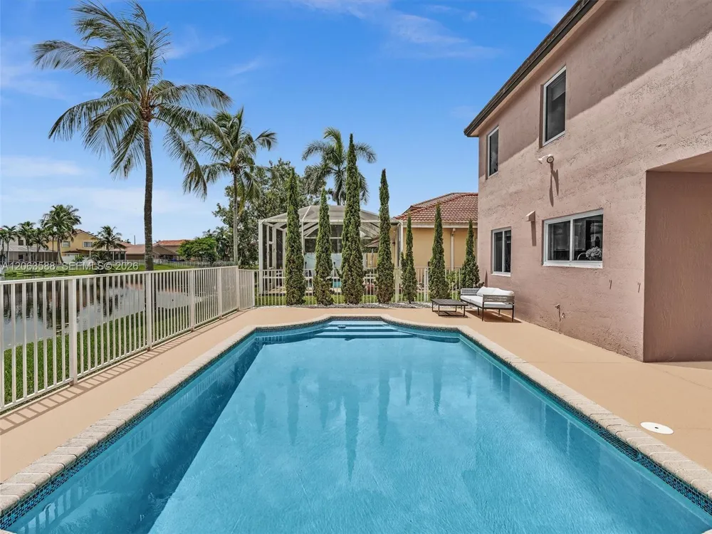 1385 NW 192nd Ter Pembroke Pines, FL 33029