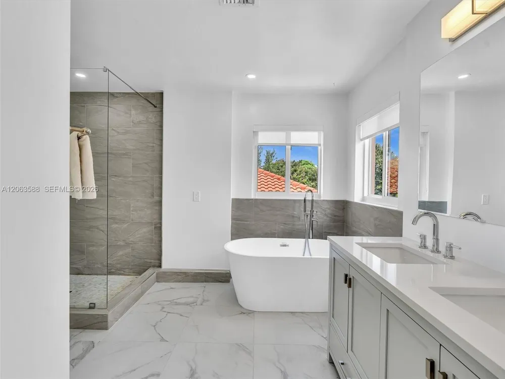 1385 NW 192nd Ter Pembroke Pines, FL 33029