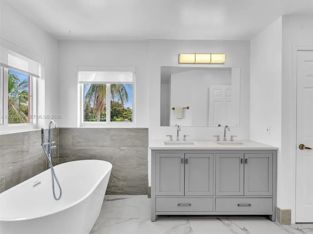 1385 NW 192nd Ter Pembroke Pines, FL 33029
