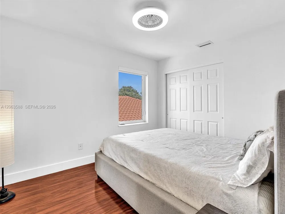 1385 NW 192nd Ter Pembroke Pines, FL 33029