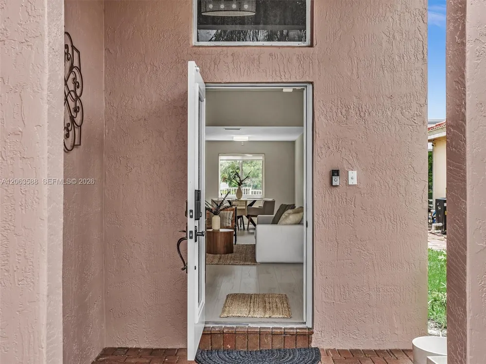 1385 NW 192nd Ter Pembroke Pines, FL 33029