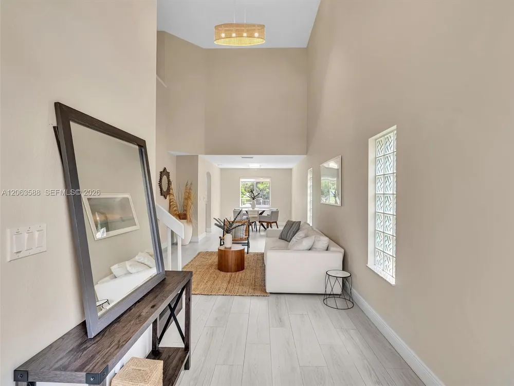 1385 NW 192nd Ter Pembroke Pines, FL 33029