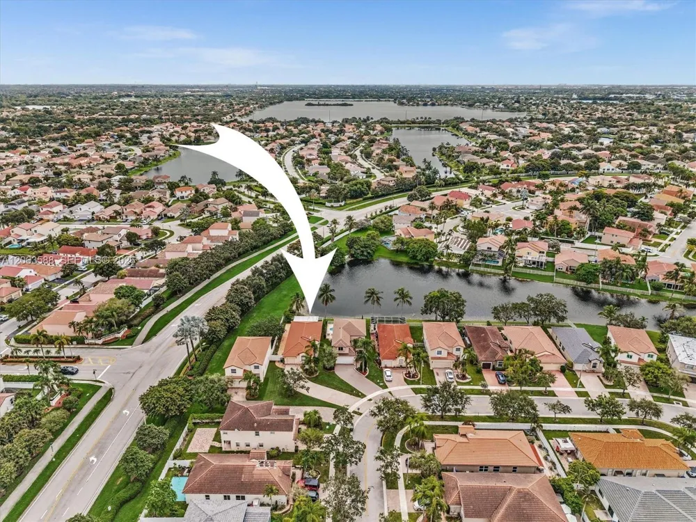 1385 NW 192nd Ter Pembroke Pines, FL 33029