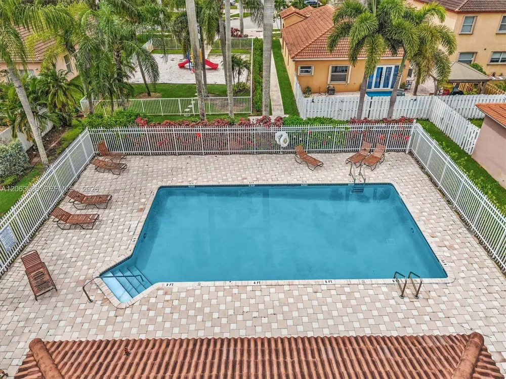1385 NW 192nd Ter Pembroke Pines, FL 33029
