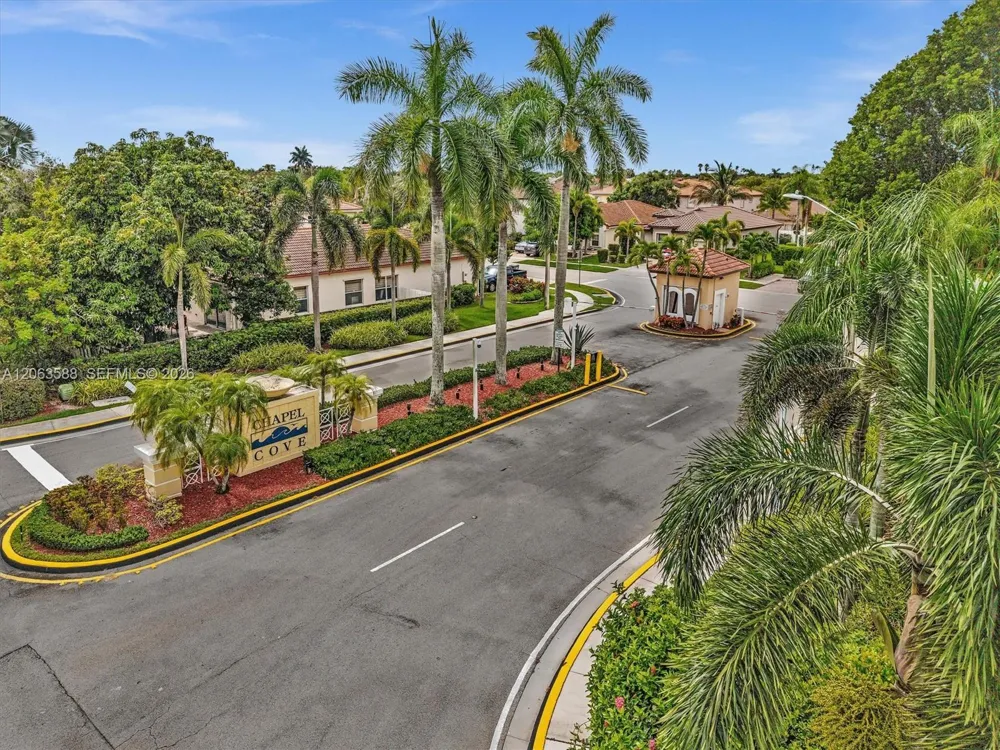1385 NW 192nd Ter Pembroke Pines, FL 33029