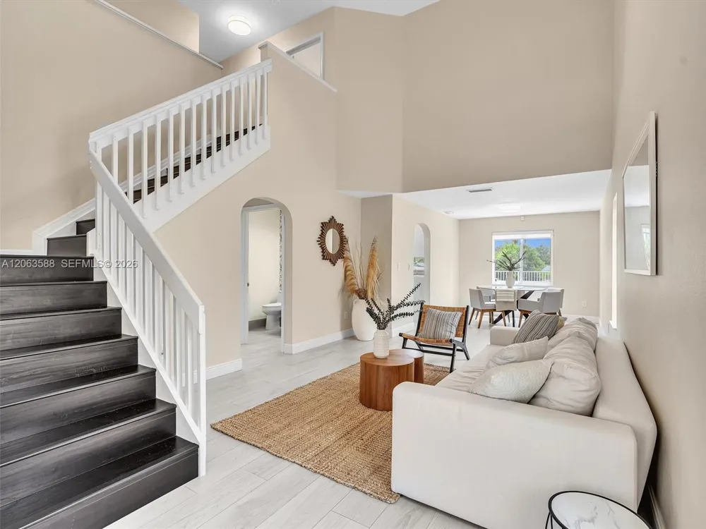 1385 NW 192nd Ter Pembroke Pines, FL 33029