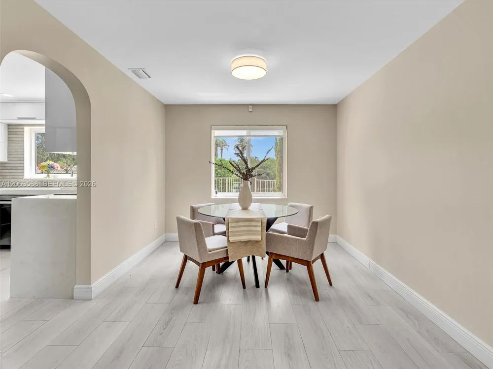 1385 NW 192nd Ter Pembroke Pines, FL 33029