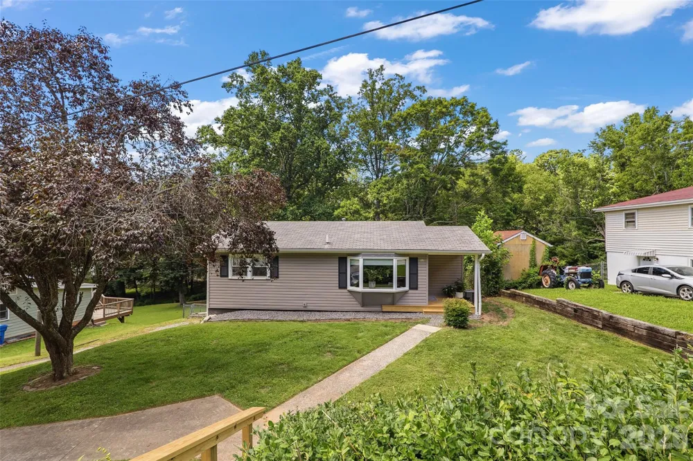 17 Azalea Road Arden, NC 28704