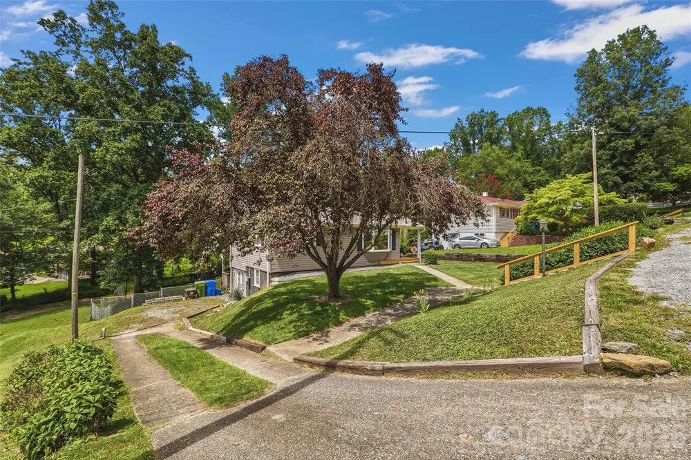 17 Azalea Road Arden, NC 28704