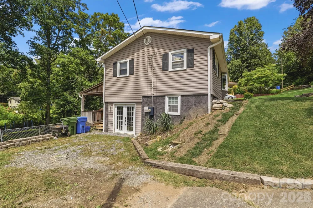 17 Azalea Road Arden, NC 28704