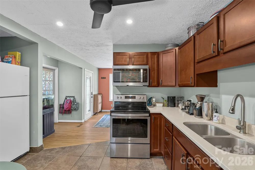 17 Azalea Road Arden, NC 28704