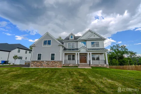 11 Scarlet Drive