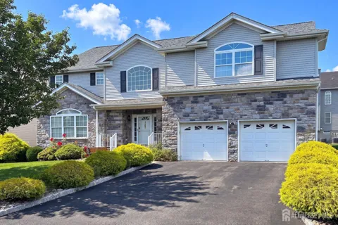 77 Timberhill Drive