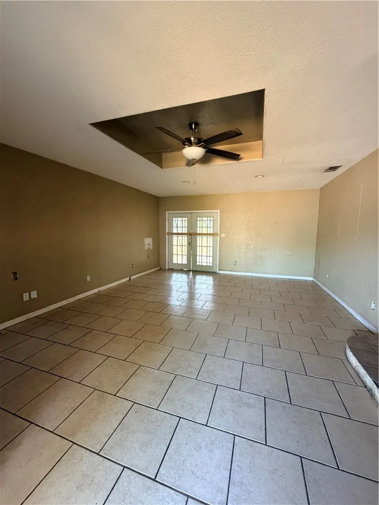 911 S Almond Street Alice, TX 78332