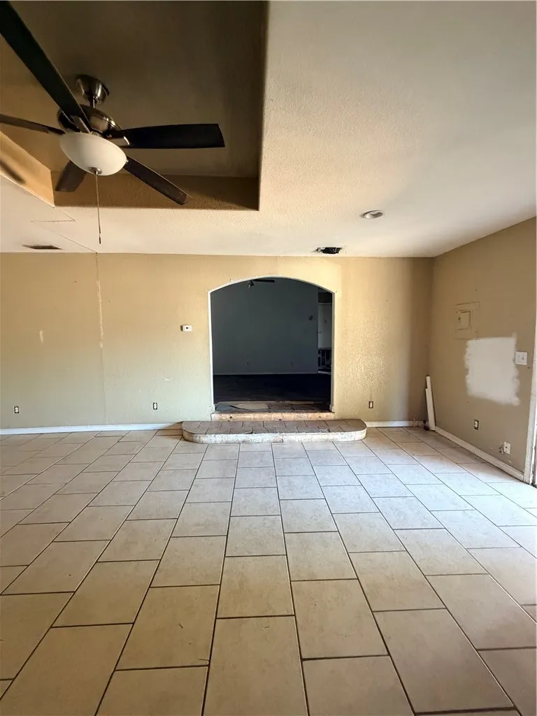 911 S Almond Street Alice, TX 78332