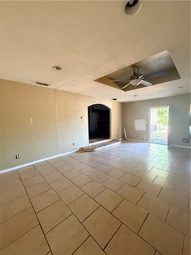 911 S Almond Street Alice, TX 78332