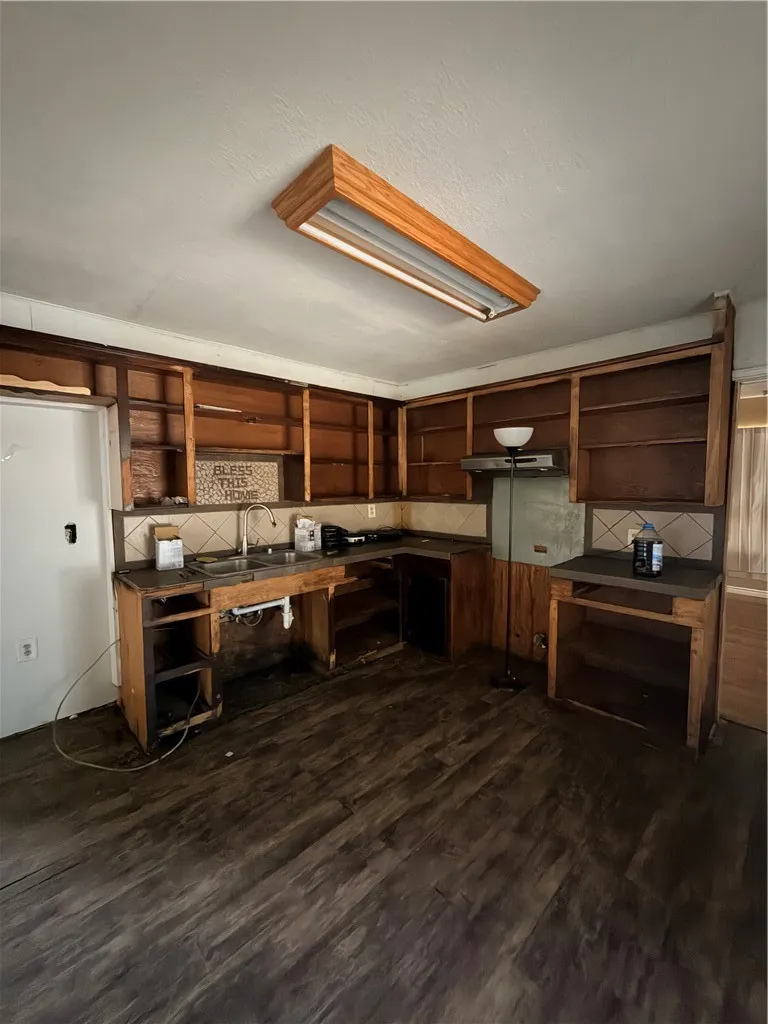 911 S Almond Street Alice, TX 78332