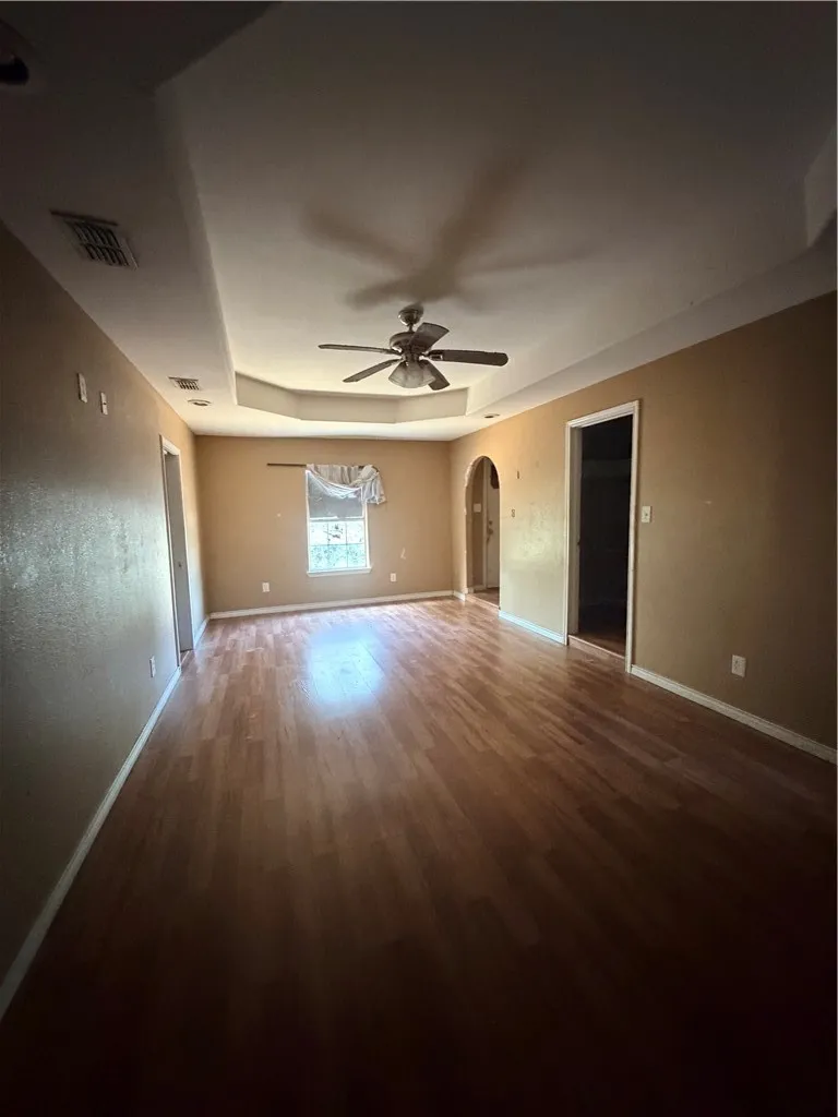 911 S Almond Street Alice, TX 78332