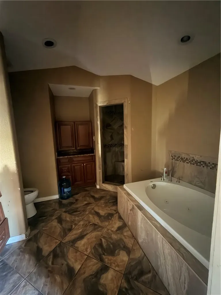 911 S Almond Street Alice, TX 78332