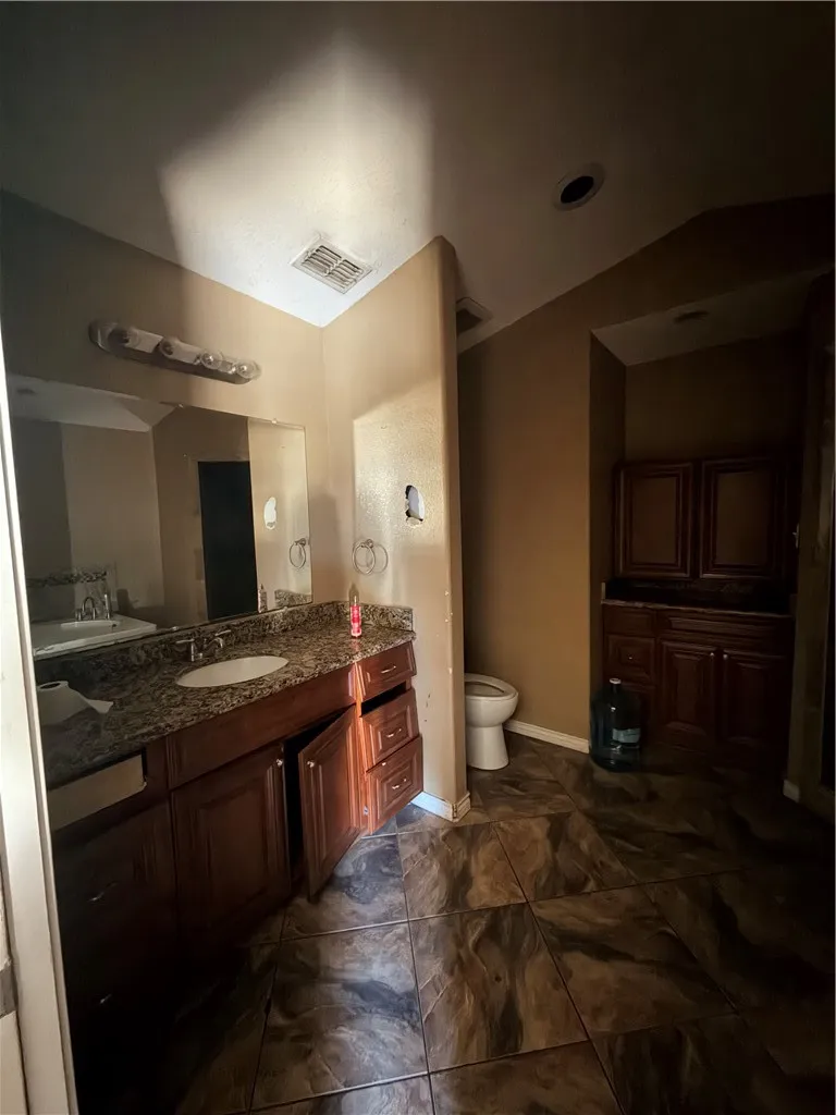 911 S Almond Street Alice, TX 78332