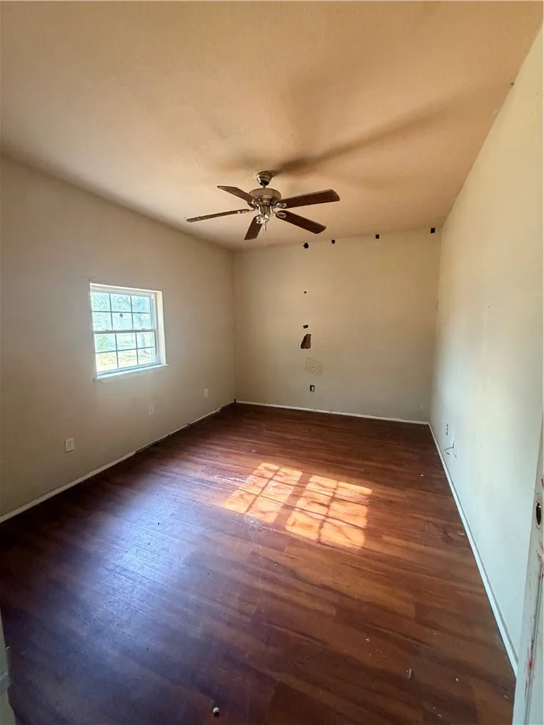 911 S Almond Street Alice, TX 78332