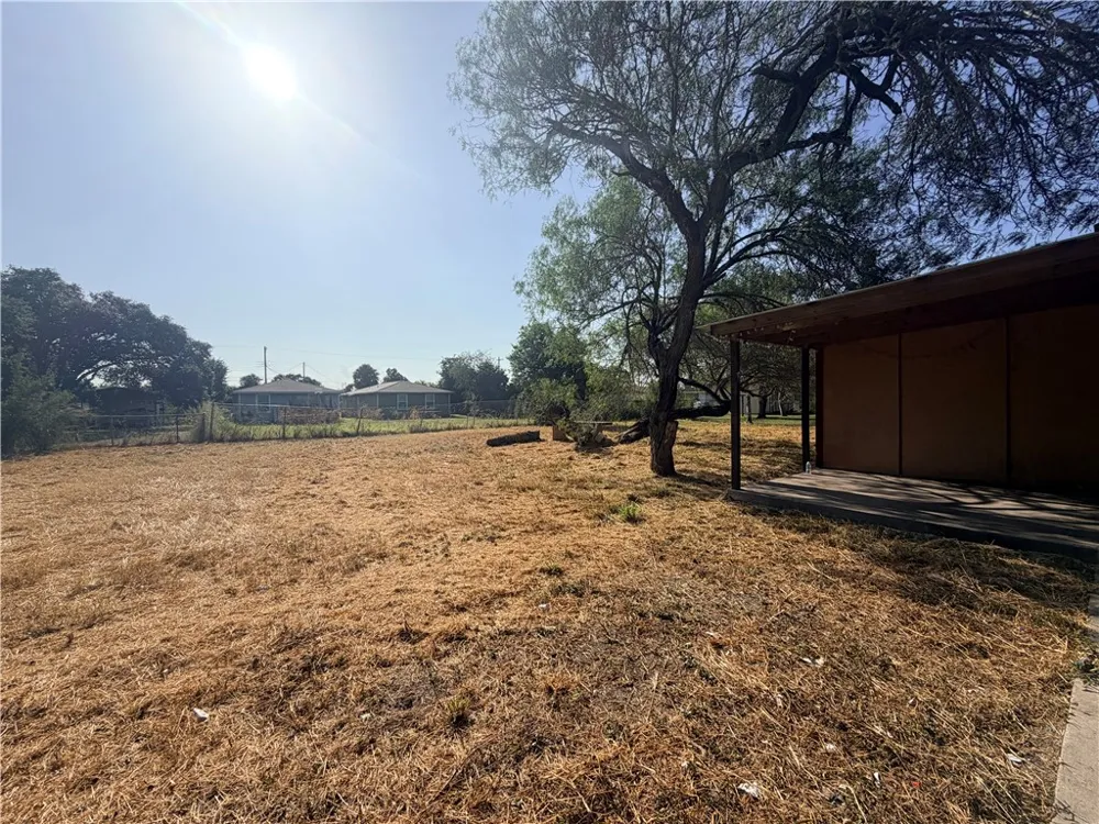 911 S Almond Street Alice, TX 78332