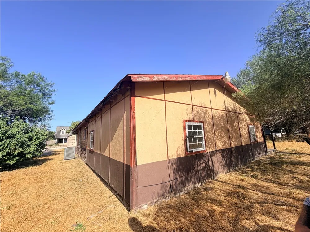 911 S Almond Street Alice, TX 78332